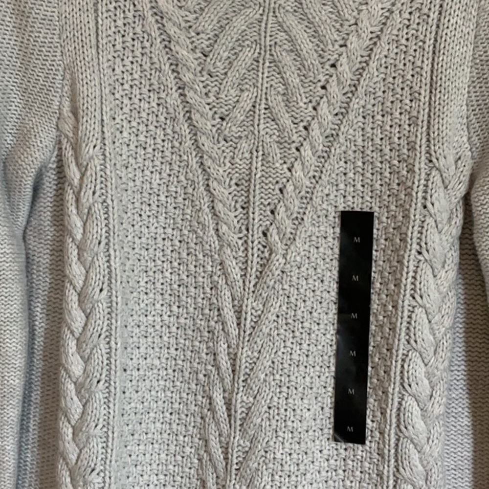 NWT Banana Republic Light Gray Cable Knit Sweater size Medium - Picture 10 of 10